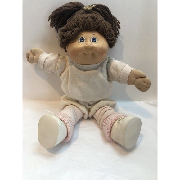 CABBAGE PATCH KIDS BLUE EYES FRECKLES ALL OVER THE FACE COMPLETE SPORT OUTFIT